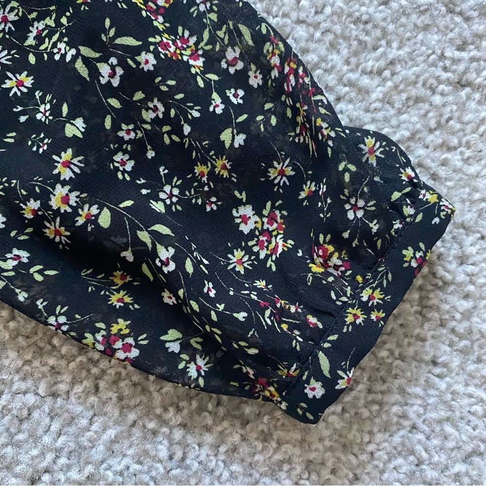 1. STATE V Neck Floral Blouse - Picture 10 of 11